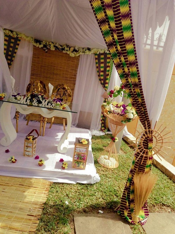 Mariage traditionnel  Traditional wedding decor, Wedding table