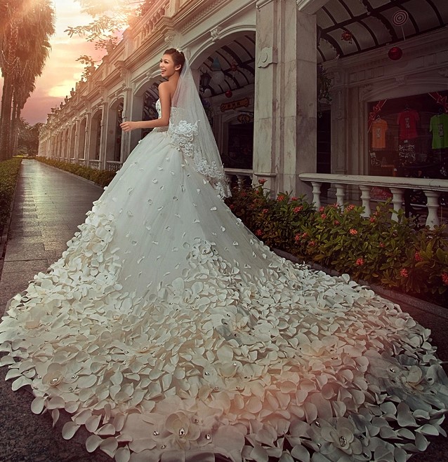 Choosing the perfect wedding dress Nyom Planet