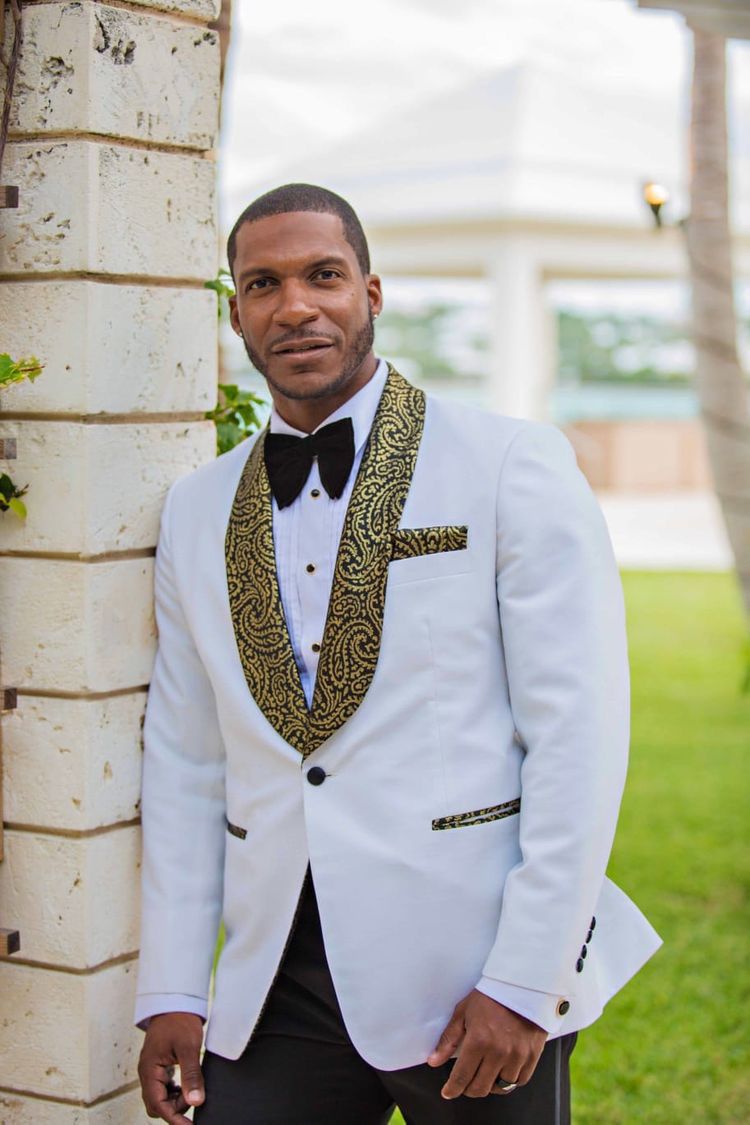 Different ways a groom can wear a great tuxedo look to the wedding ...